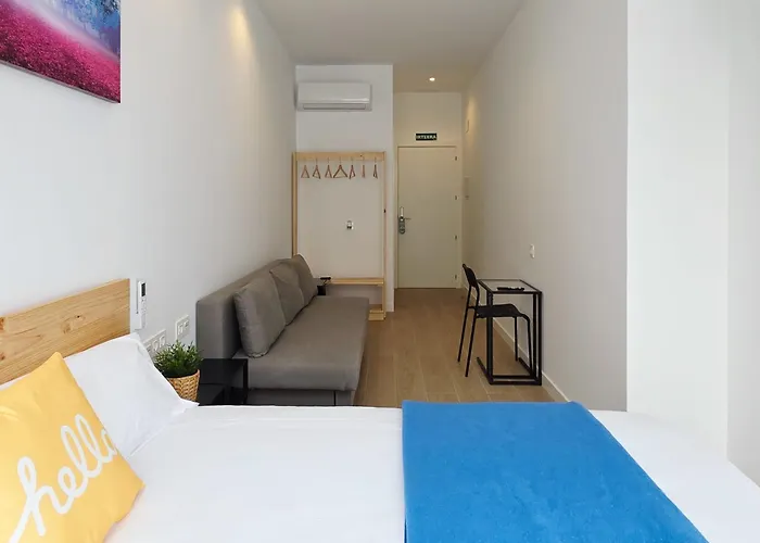 & Kitchen Zabalburu Pensión 3*