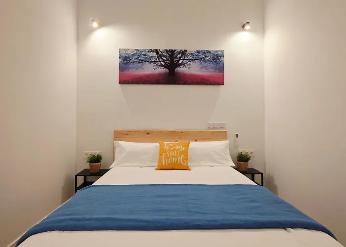 & Kitchen Zabalburu Pensión