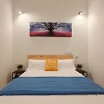 & Kitchen Zabalburu בית הארחה